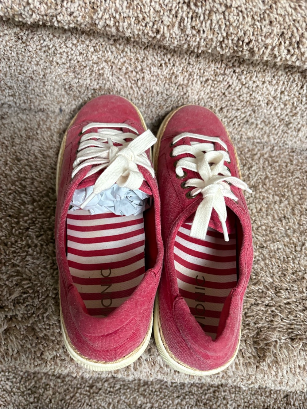Vionic Women's Red Jean Fabric Sneaker Shoes. - Picture 9 of 14